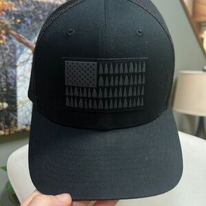 Columbia men’s flex fit tree flag ball cap